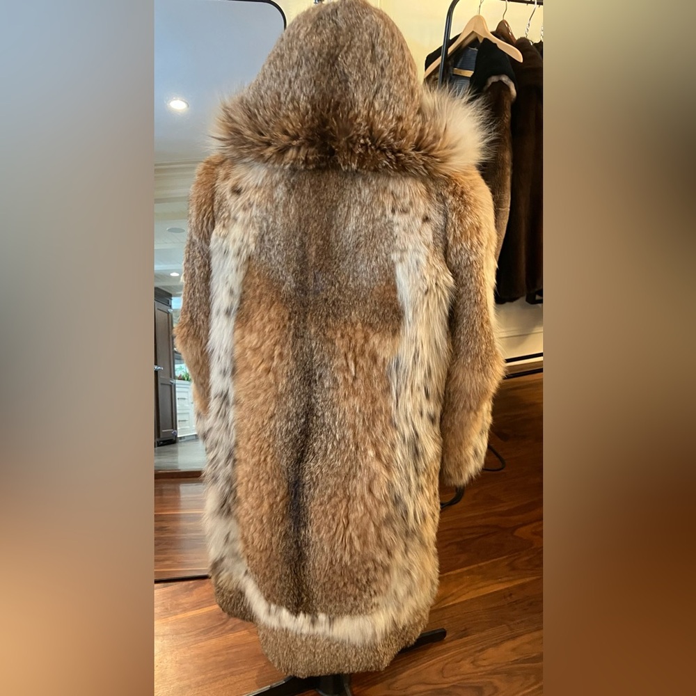 Vintage Real Lynx Fur Coat with Hood - Picture 2 of 9